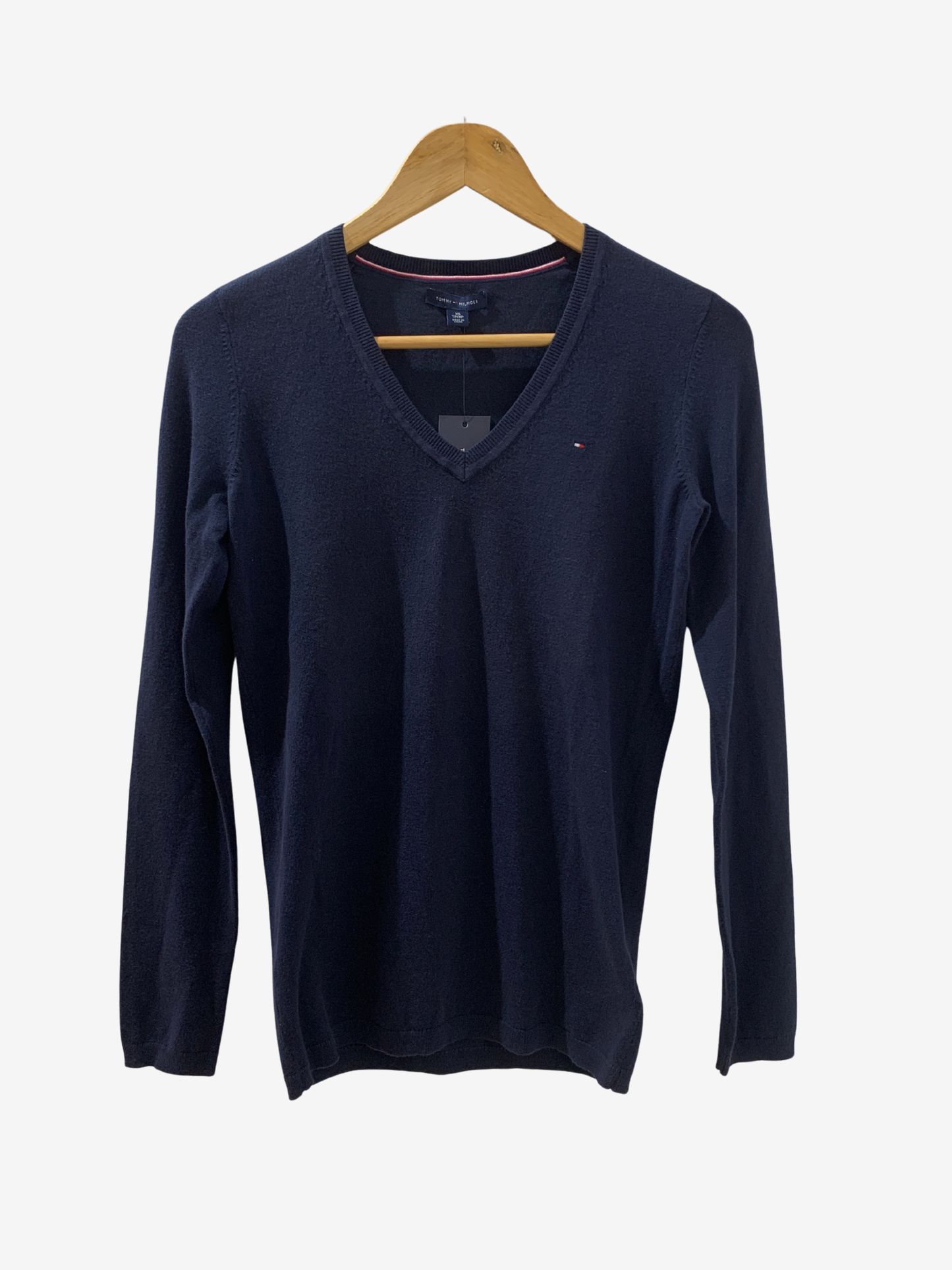 Pull bleu marine col V – Élégance sobre sélection Maya Mode