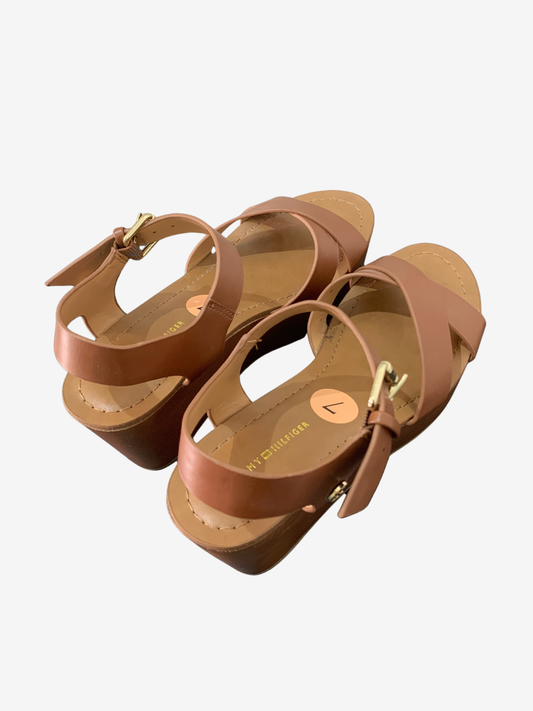 Sandales compensées camel – Allure estivale Maya Mode