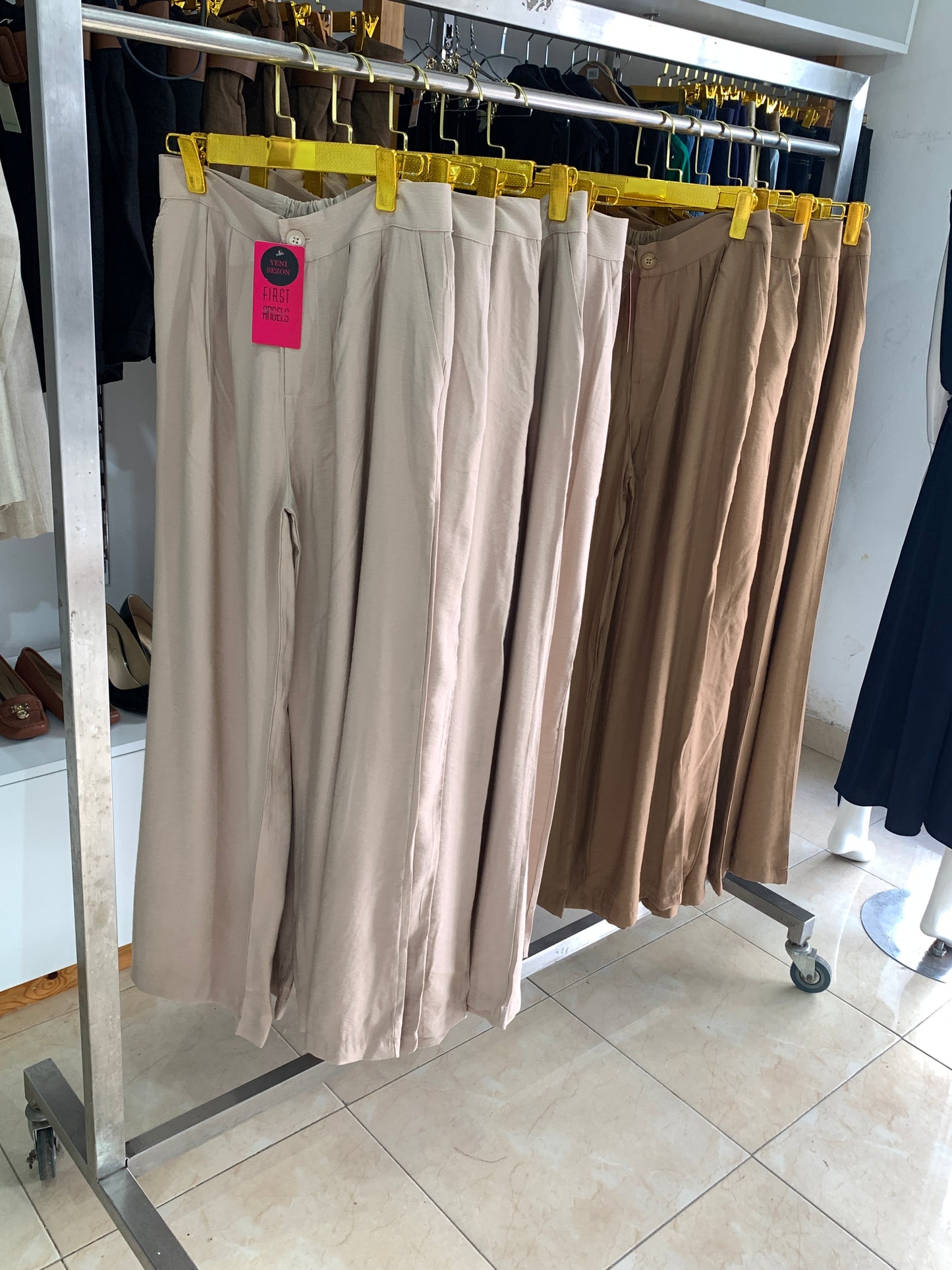 Pantalon fluide taille haute – Élégance naturelle Maya Mode