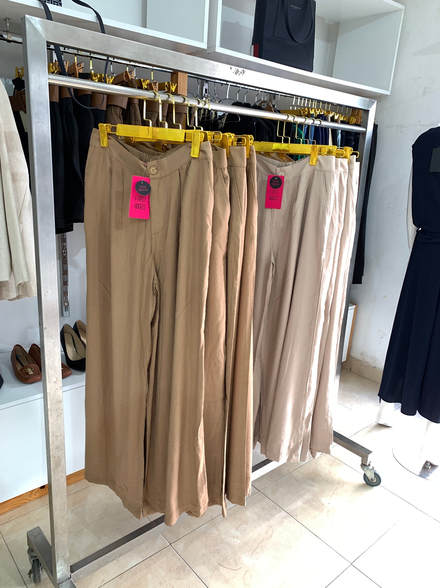 Pantalon fluide taille haute – Élégance naturelle Maya Mode