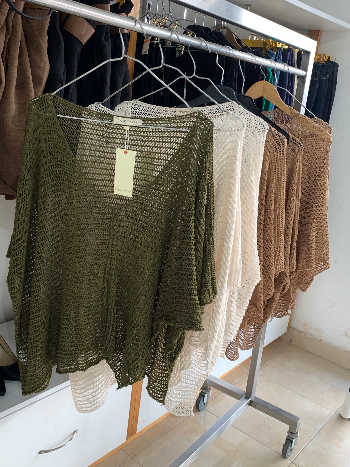 Poncho ajouré en maille – Esprit Bohème Maya Mode