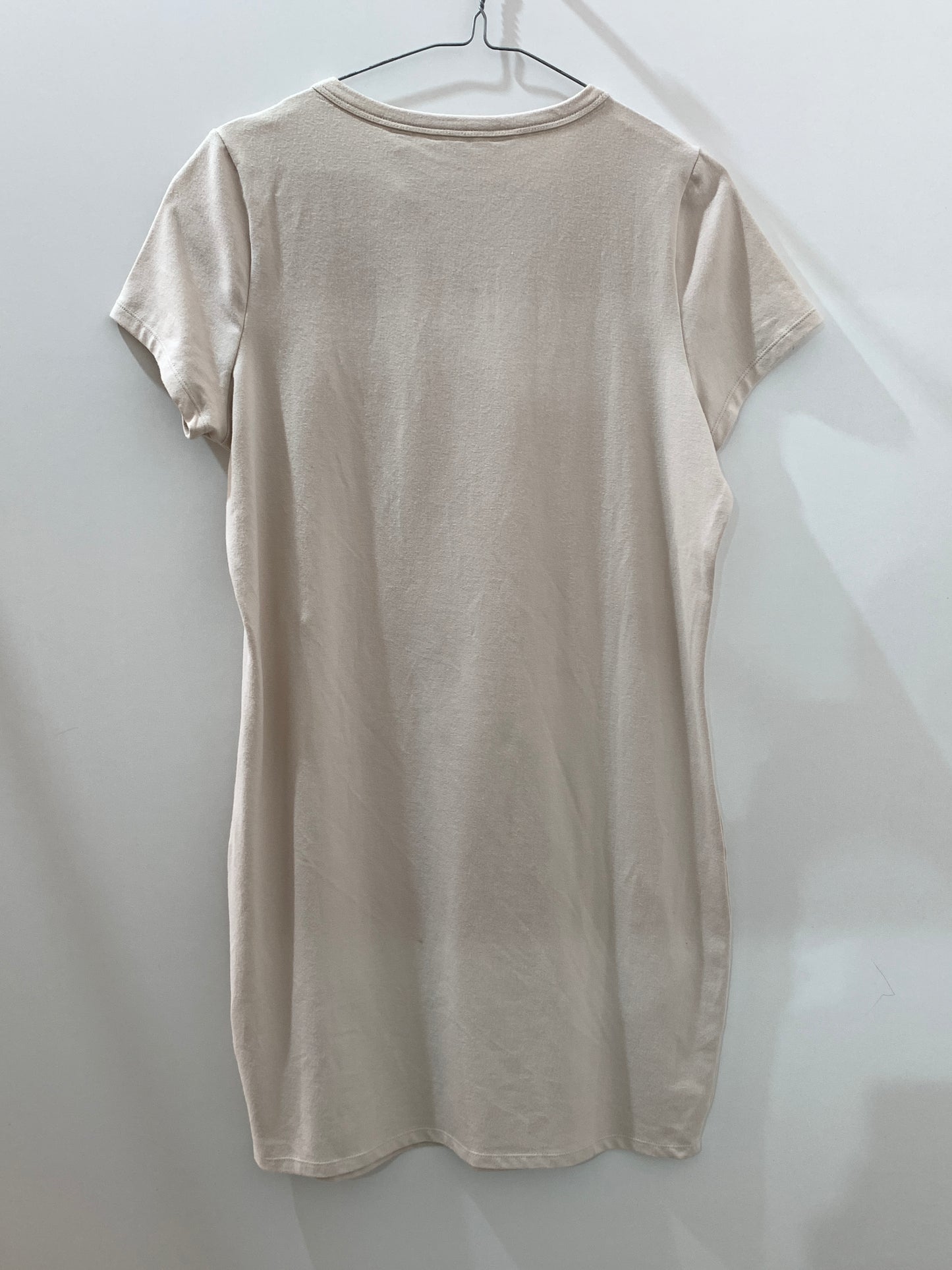 Robe beige minimaliste – Élégance naturelle Maya Mode