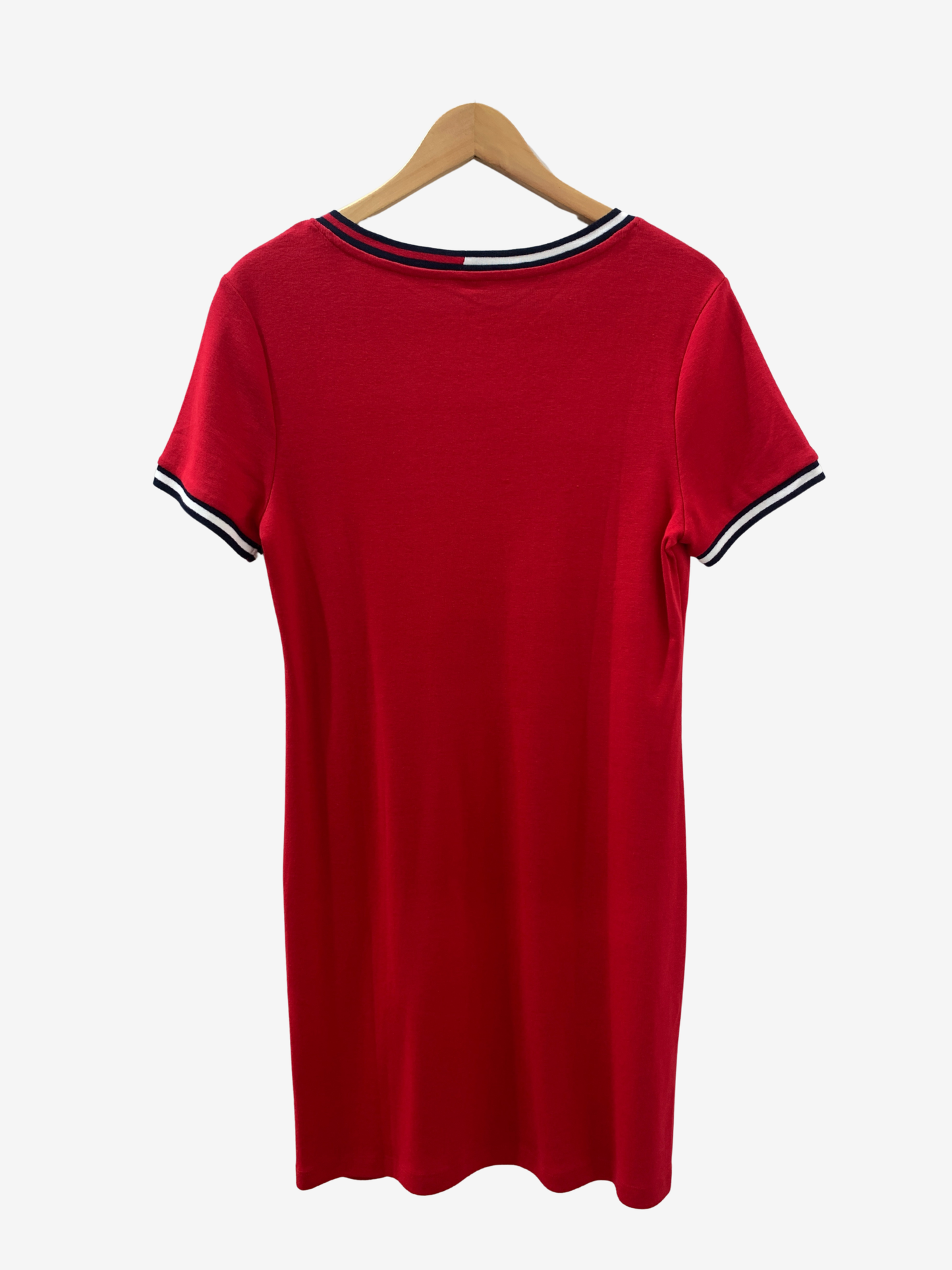 Robe rouge casual à col V – Esprit sportif chic Maya Mode