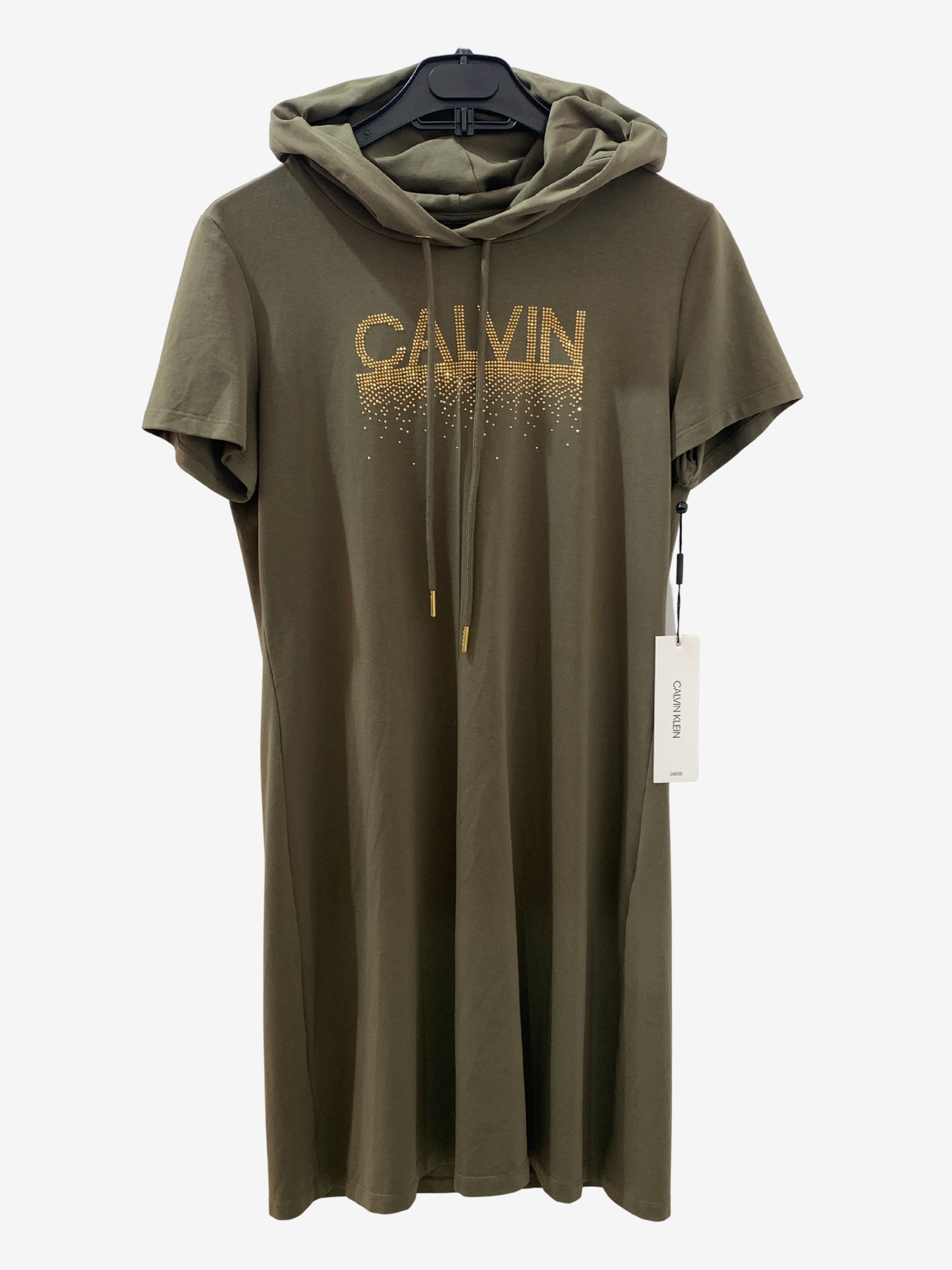 Robe kaki à capuche et détails dorés – Sélection sport chic Maya Mode