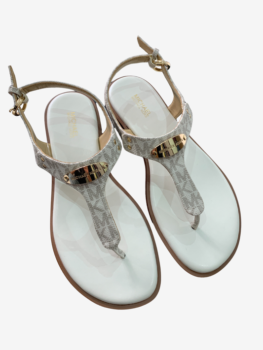 Sandales élégantes beige clair à détail doré – Élégance estivale Maya Mode