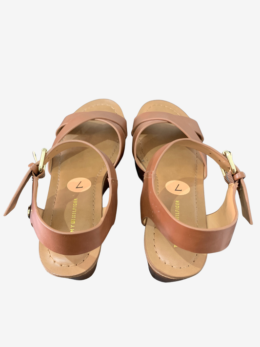 Sandales compensées camel – Allure estivale Maya Mode