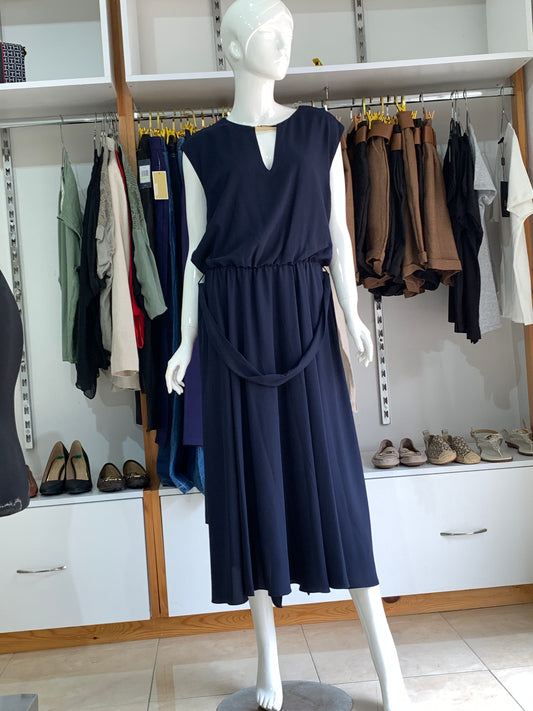 Robe fluide bleu nuit – Élégance minimaliste Maya Mode
