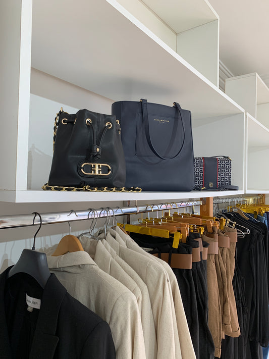 Sac seau noir à chaîne dorée – Modern Class Maya Mode