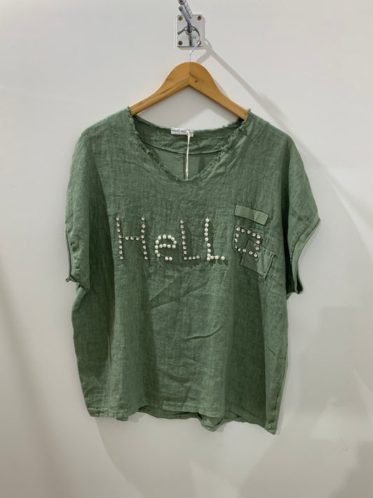 Blouse en lin vert avec perles “Hello” – Esprit bohème décontracté Maya Mode