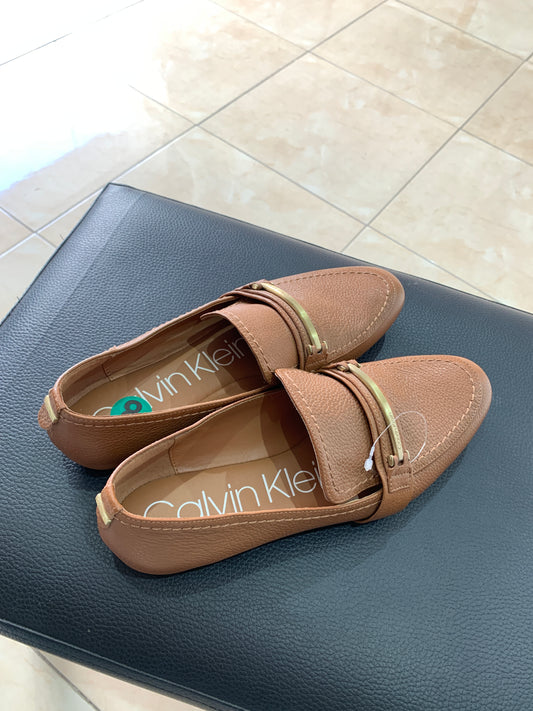 Mocassins camel avec boucle dorée – Élégance intemporelle Maya Mode