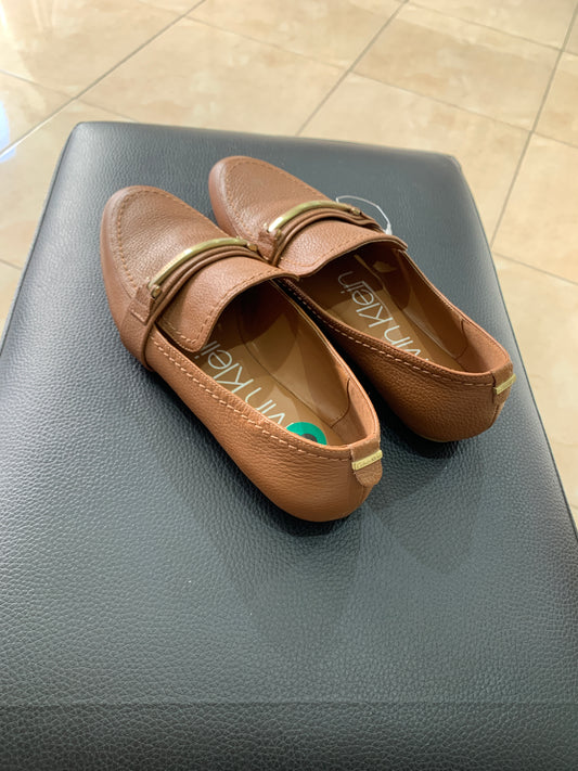 Mocassins camel avec boucle dorée – Élégance intemporelle Maya Mode