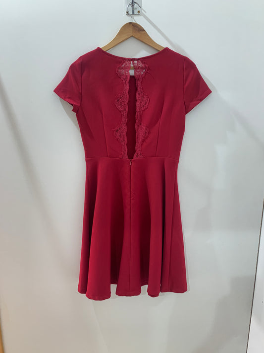 Robe rouge élégante à dos dentelle – Élégance romantique Maya Mode