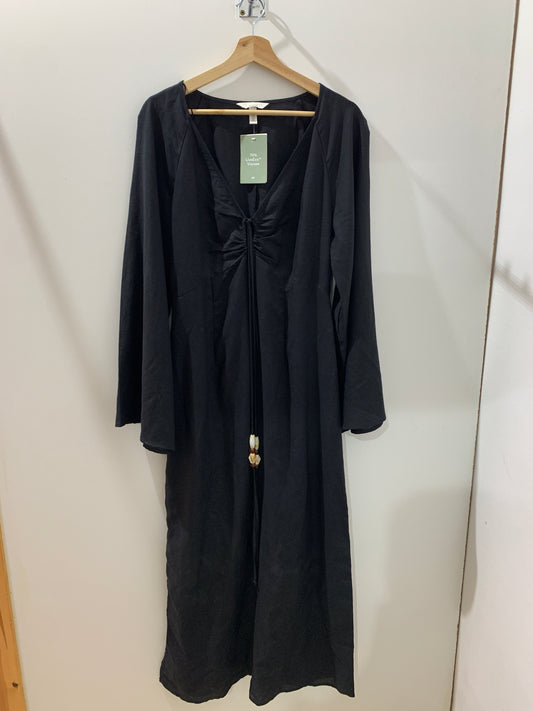 Robe longue noire à cordon central – Élégance minimaliste Maya Mode