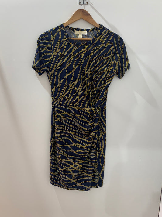Robe imprimée chaînes dorées – Élégance sophistiquée Maya Mode