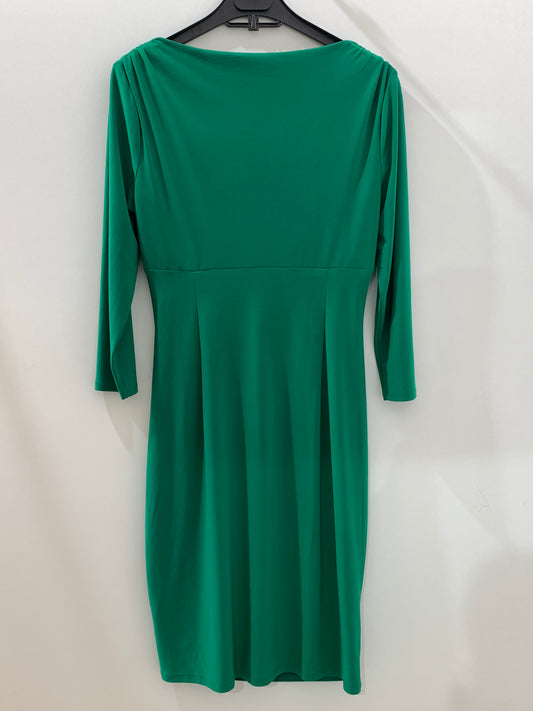 Robe verte drapée – Élégance classique Maya Mode