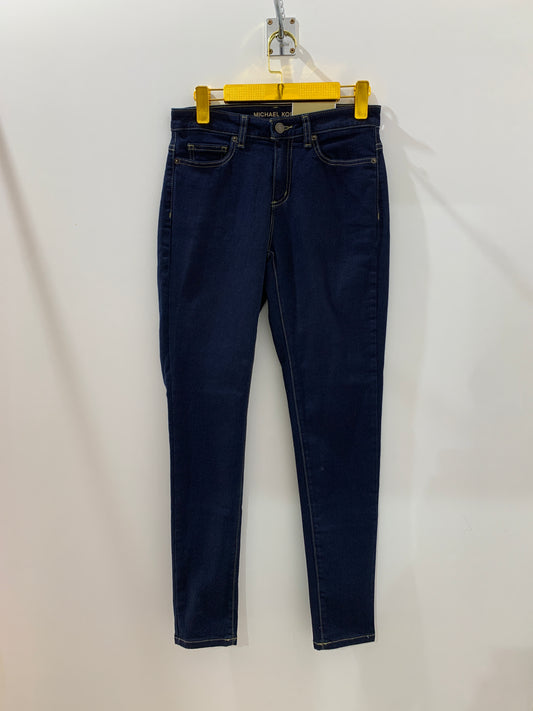 Jean bleu foncé – Élégance universelle Maya Mode