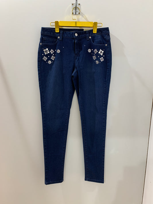 Jean bleu à broderies florales – Douceur bohème Maya Mode