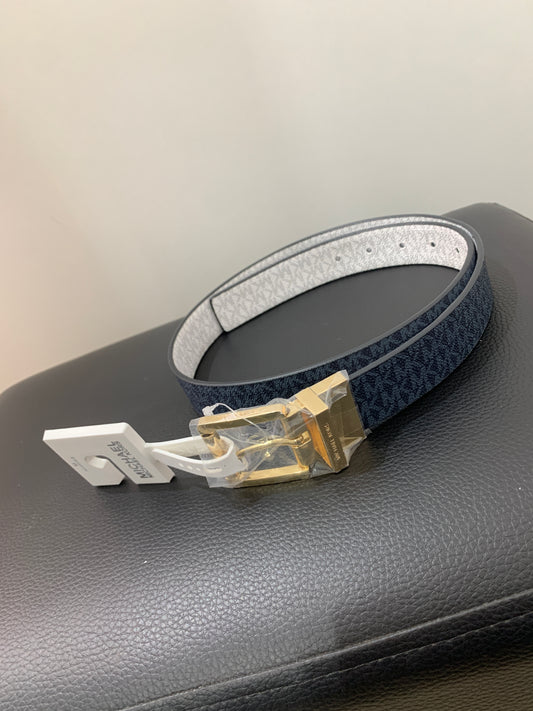 Ceinture bleu marine à boucle rectangulaire – Élégance structurée Maya Mode