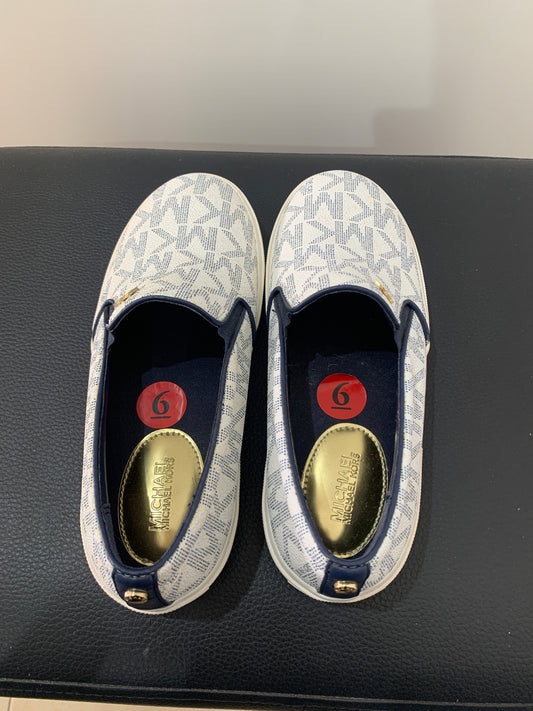 Slip-on blanc et bleu – Élégance décontractée Maya Mode